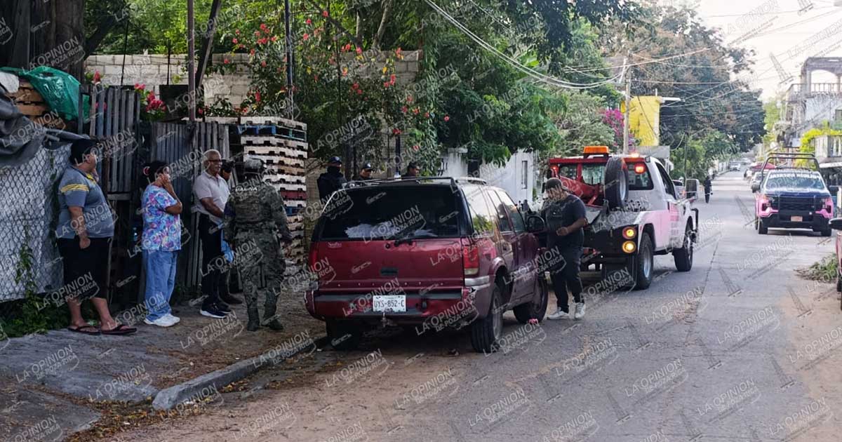 Aseguran camioneta con presunto reporte de robo Aseguran camioneta con presunto reporte de robo