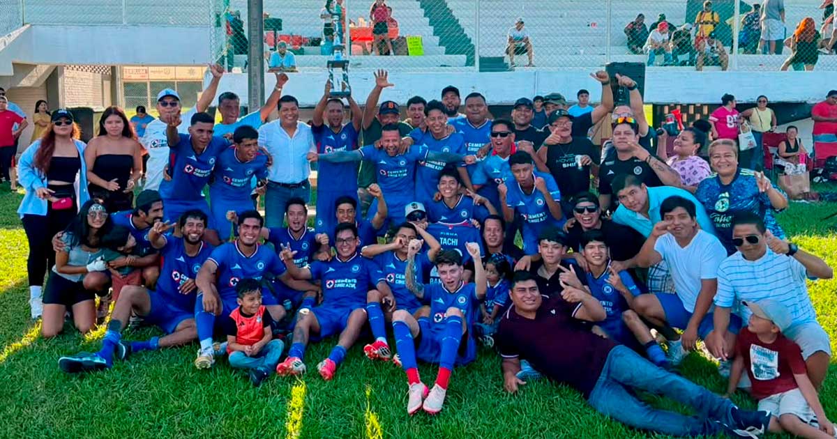 René Cruz Cortés acompaña la fiesta deportiva de la Liga Nacional Tuxpeña