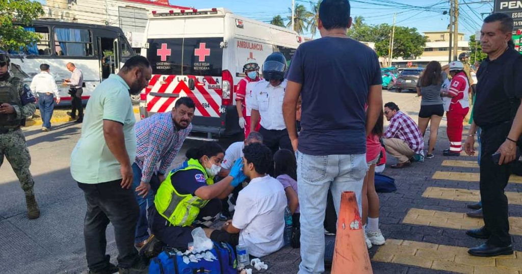 Catorce lesionados deja choque de camión Ulúa en Veracruz puerto Catorce lesionados deja choque de camión Ulúa en Veracruz puerto