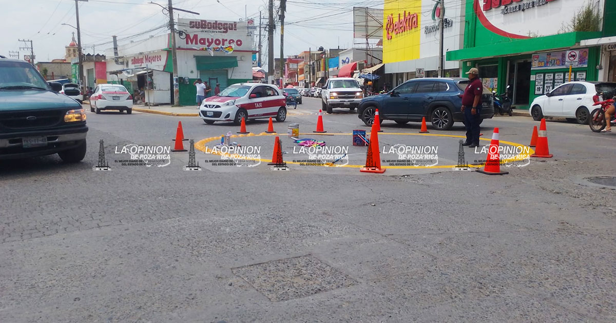 Mini glorieta para ordenar la circulación Mini glorieta para ordenar la circulación