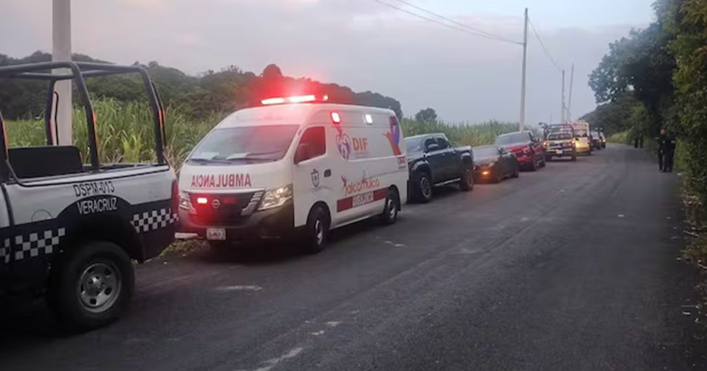 Muere nieto del alcalde de Huatusco tras caer su vehículo a un barranco en la carretera Tlaltetela-Coatepec Muere nieto del alcalde de Huatusco tras caer su vehículo a un barranco en la carretera Tlaltetela-Coatepec