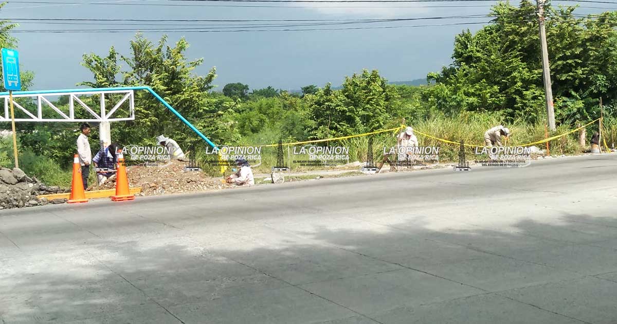 Construyen parador por seguridad de usuarios del transporte Construyen parador por seguridad de usuarios del transporte