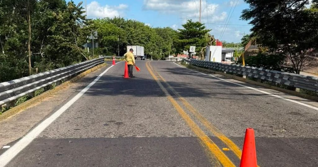 CAEV y CAPUFE concluyen reparación de fuga; inicia restablecimiento gradual del servicio de agua en Gutiérrez Zamora CAEV y CAPUFE concluyen reparación de fuga; inicia restablecimiento gradual del servicio de agua en Gutiérrez Zamora