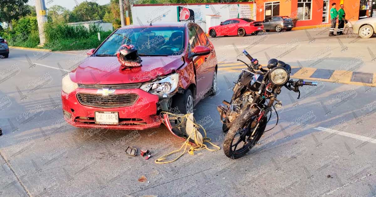 Dos motociclistas resultan lesionados tras choque con automóvil en la carretera Cazones–Poza Rica Dos motociclistas resultan lesionados tras choque con automóvil en la carretera Cazones–Poza Rica