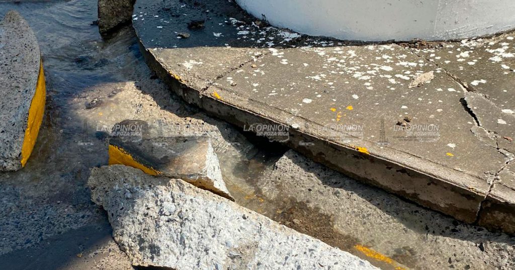 Revienta línea de CAEV y genera mega fuga de agua