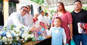 Alcalde apadrina a varias escuelas
