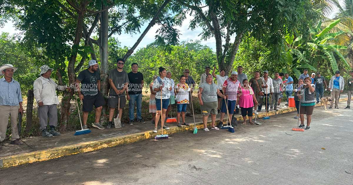 Más de cien vecinos en intensa jornada de limpieza