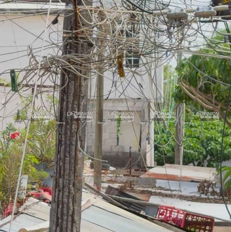 Vecinos denuncian invasión de acceso en el fraccionamiento Poza de Cuero