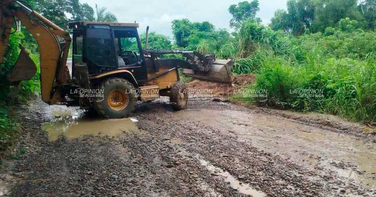 ¡Deslaves en caminos rurales por las lluvias!