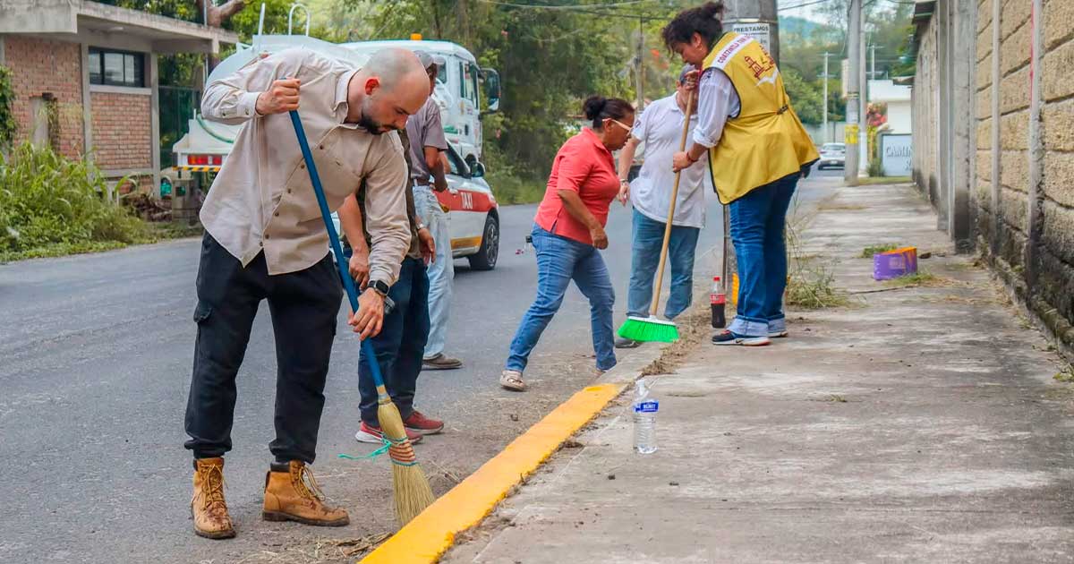 Vecinos y autoridades en jornada de limpieza