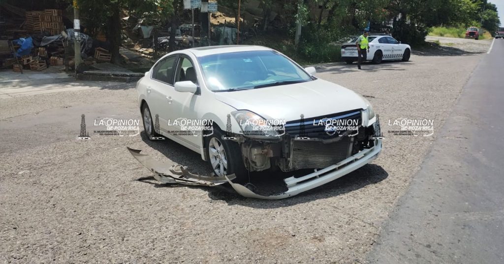 Choque entre autobús Futura y automóvil genera caos vial en la carretera Poza Rica-Tihuatlán
