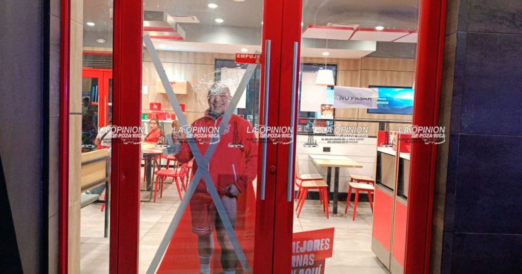 Dañan a pedradas KFC Dañan a pedradas KFC