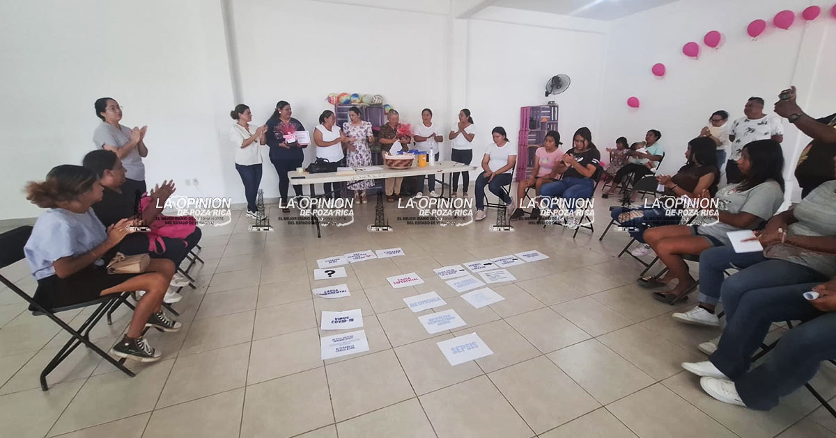 Dan acompañamiento a madres adolescentes Dan acompañamiento a madres adolescentes