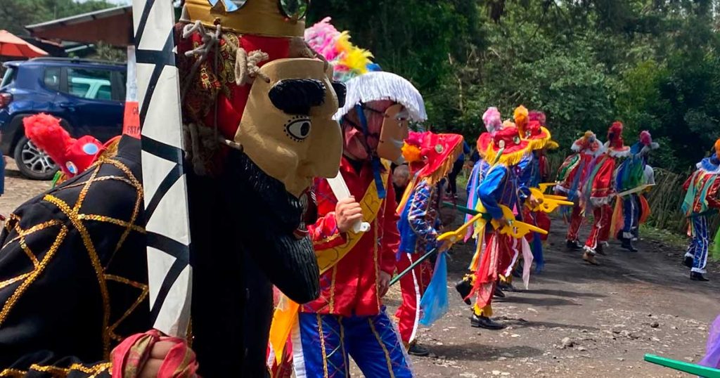 Con procesión y danzantes celebran la fiesta patronal de la Virgen del Carmen en El Esquilón, Jilotepec Con procesión y danzantes celebran la fiesta patronal de la Virgen del Carmen en El Esquilón, Jilotepec