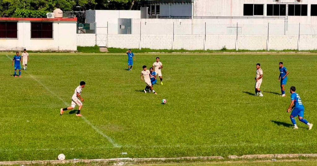 René Cruz Cortés acompaña la fiesta deportiva de la Liga Nacional Tuxpeña René Cruz Cortés acompaña la fiesta deportiva de la Liga Nacional Tuxpeña