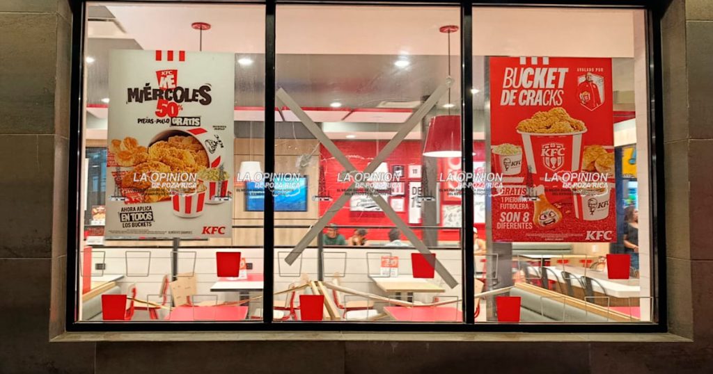 Dañan a pedradas KFC Dañan a pedradas KFC