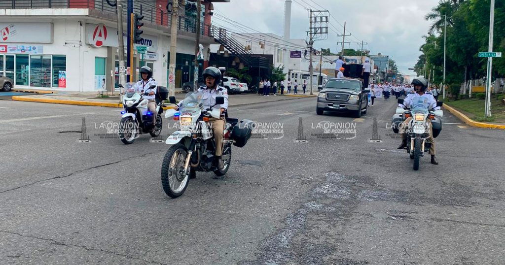 Se manifiestan en defensa de la escuela de Veracruz