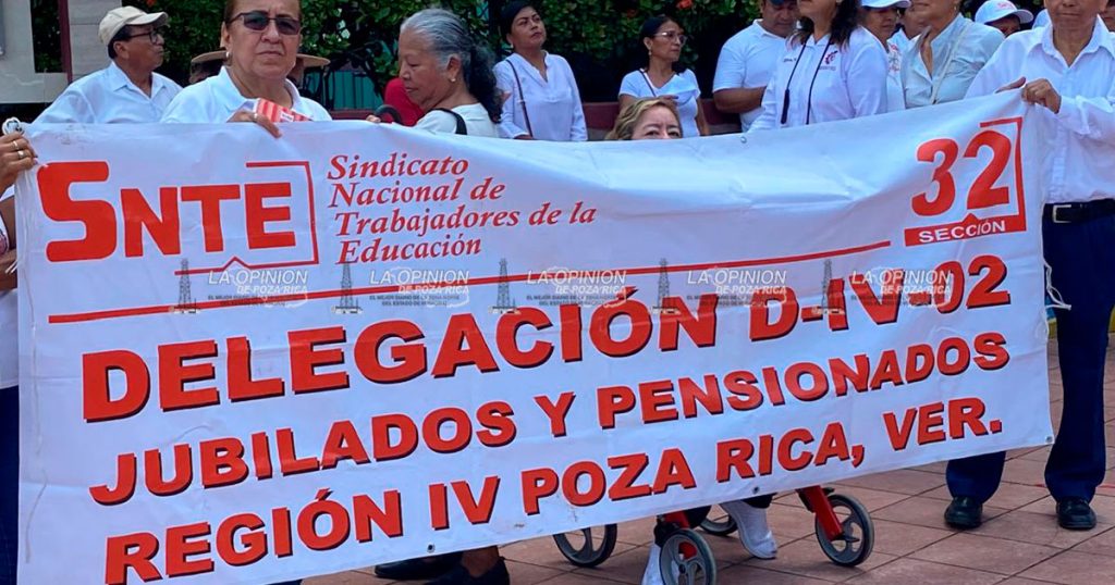 Se manifiestan en defensa de la escuela de Veracruz