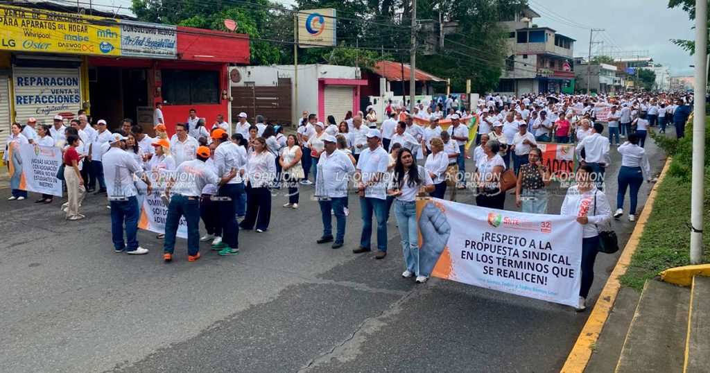 Se manifiestan en defensa de la escuela de Veracruz