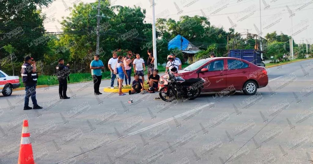 Dos motociclistas resultan lesionados tras choque con automóvil en la carretera Cazones–Poza Rica Dos motociclistas resultan lesionados tras choque con automóvil en la carretera Cazones–Poza Rica