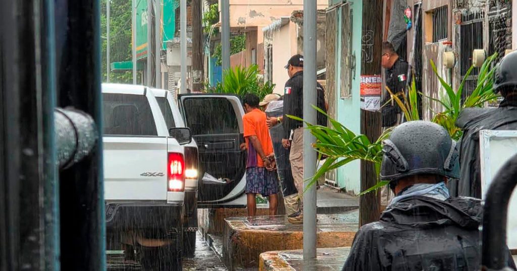 Operativos simultáneos de la Fiscalía en Veracruz y Boca del Río dejan detenidos