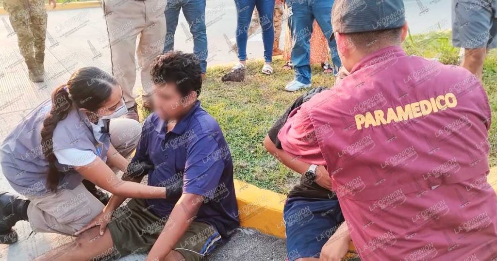 Dos motociclistas resultan lesionados tras choque con automóvil en la carretera Cazones–Poza Rica Dos motociclistas resultan lesionados tras choque con automóvil en la carretera Cazones–Poza Rica