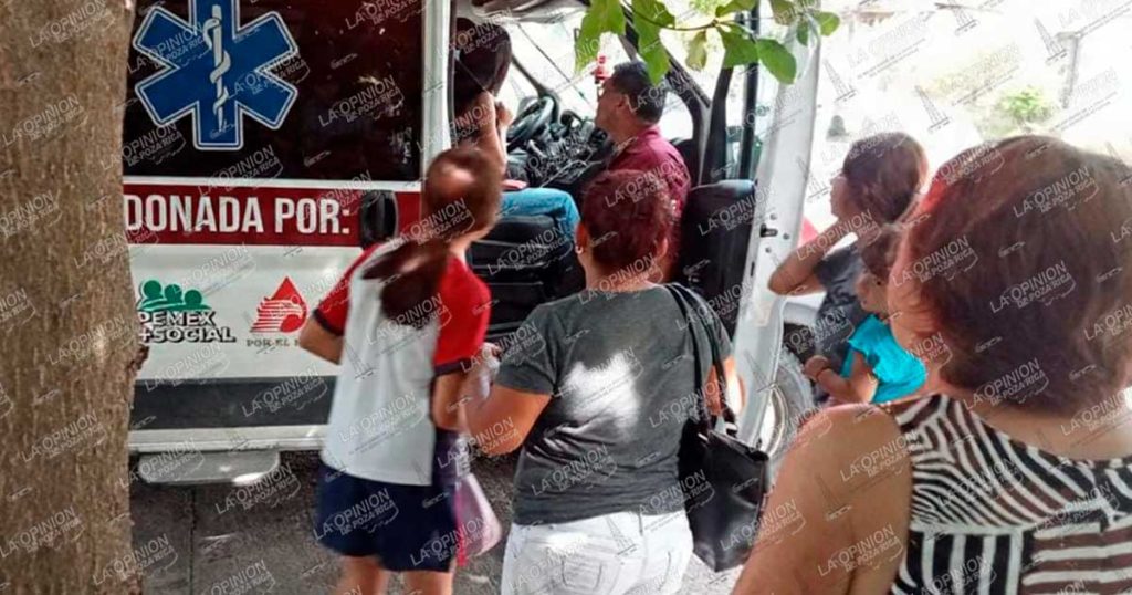 Joven repartidor sufre fuerte descarga eléctrica Joven repartidor sufre fuerte descarga eléctrica