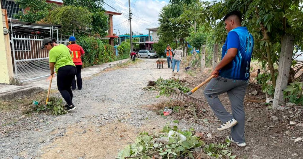 Gobierno de Poza Rica responde con acciones inmediatas a peticiones de habitantes de la colonia Revolución Gobierno de Poza Rica responde con acciones inmediatas a peticiones de habitantes de la colonia Revolución