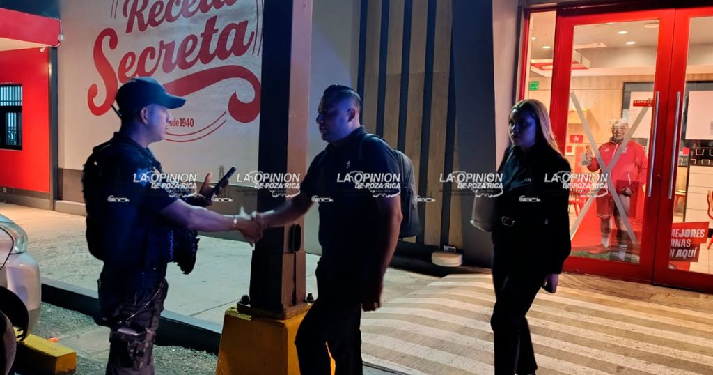 Dañan a pedradas KFC Dañan a pedradas KFC