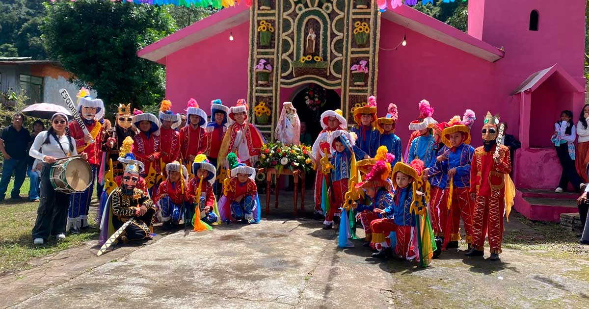 Con procesión y danzantes celebran la fiesta patronal de la Virgen del Carmen en El Esquilón, Jilotepec Con procesión y danzantes celebran la fiesta patronal de la Virgen del Carmen en El Esquilón, Jilotepec