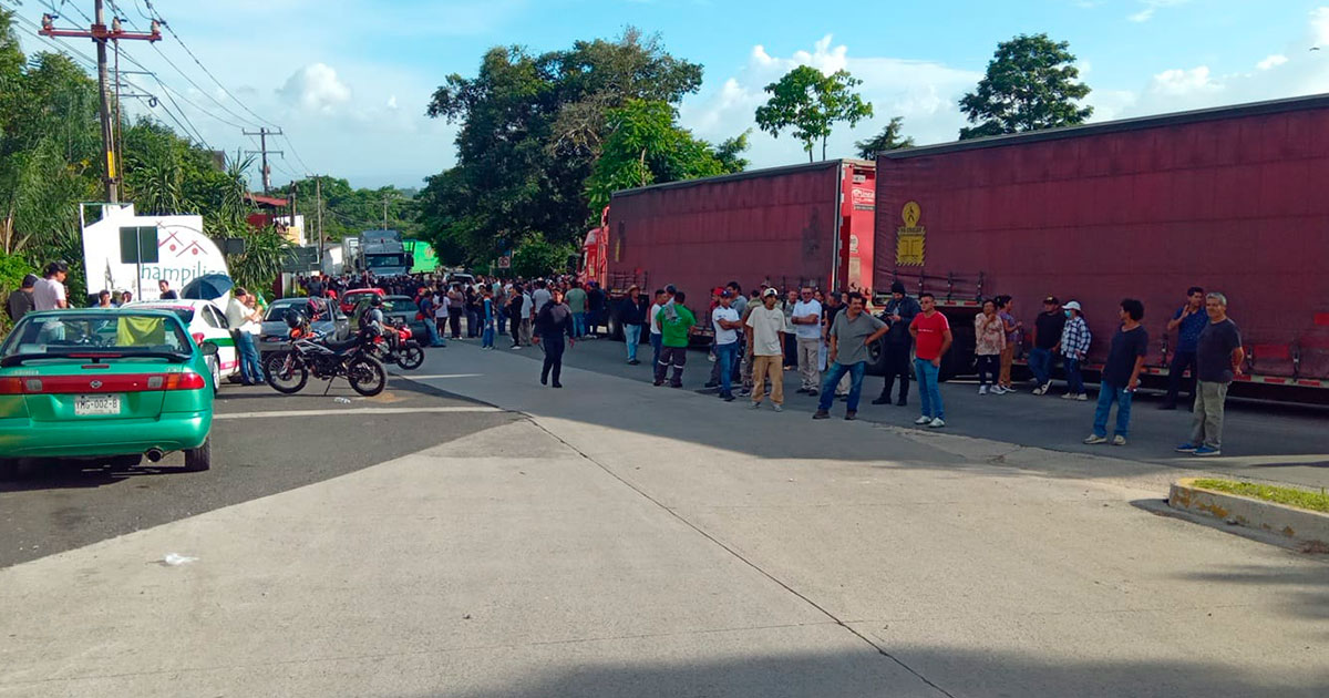 Después de 8 horas, termina bloqueo en la carretera Las Trancas-Coatepec; autoridades acuerdan rehabilitación del tramo