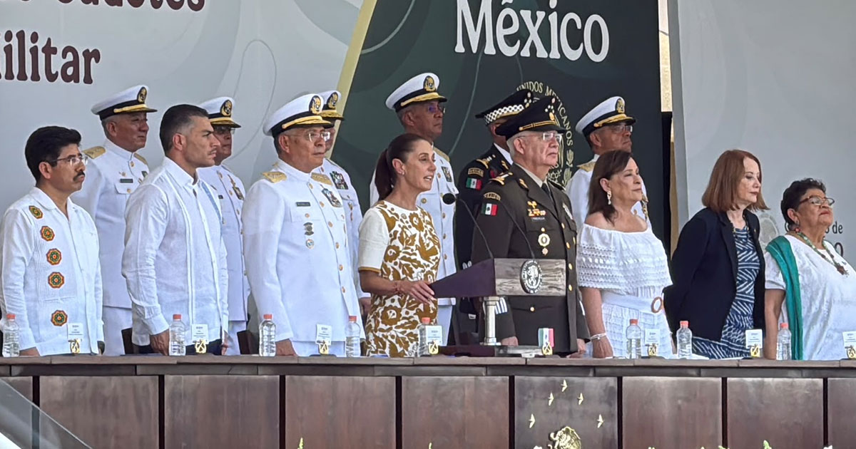 "El honor no es el rango, es la confianza del pueblo": Sheinbaum encabeza graduación en la Naval de Antón Lizardo
