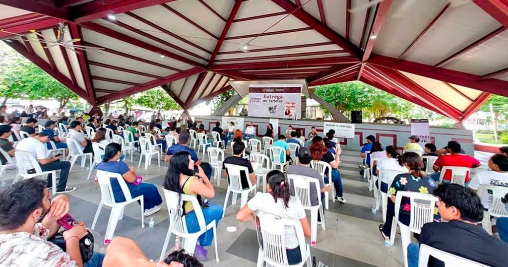 Entregan medios de cobro a 148 beneficiarios del programa Jóvenes Construyendo el Futuro en Poza Rica Entregan medios de cobro a 148 beneficiarios del programa Jóvenes Construyendo el Futuro en Poza Rica