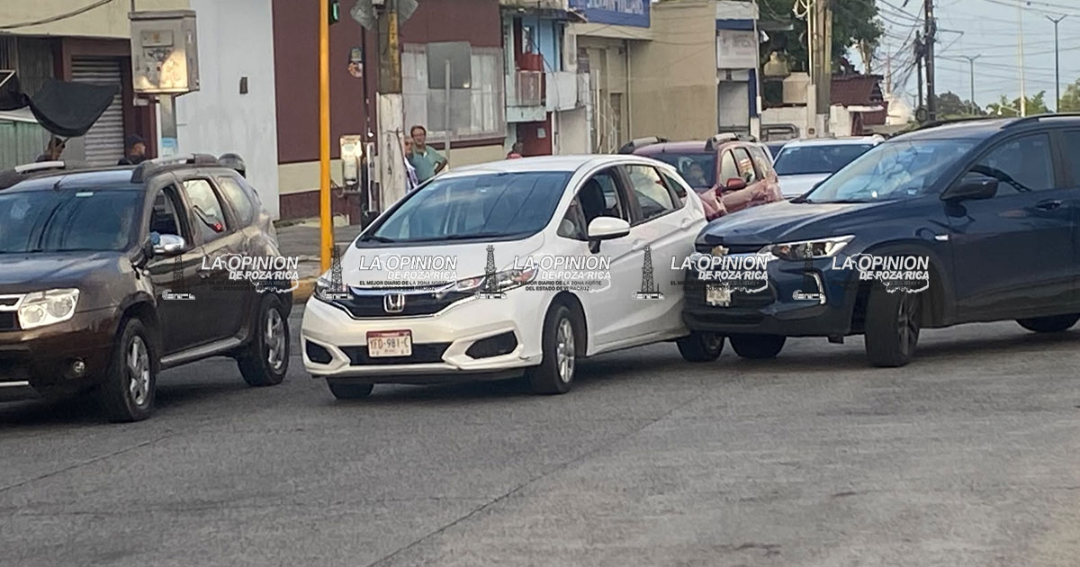 Choque por alcance provoca caos vial en la avenida 20 de Noviembre, en Xalapa Choque por alcance provoca caos vial en la avenida 20 de Noviembre, en Xalapa