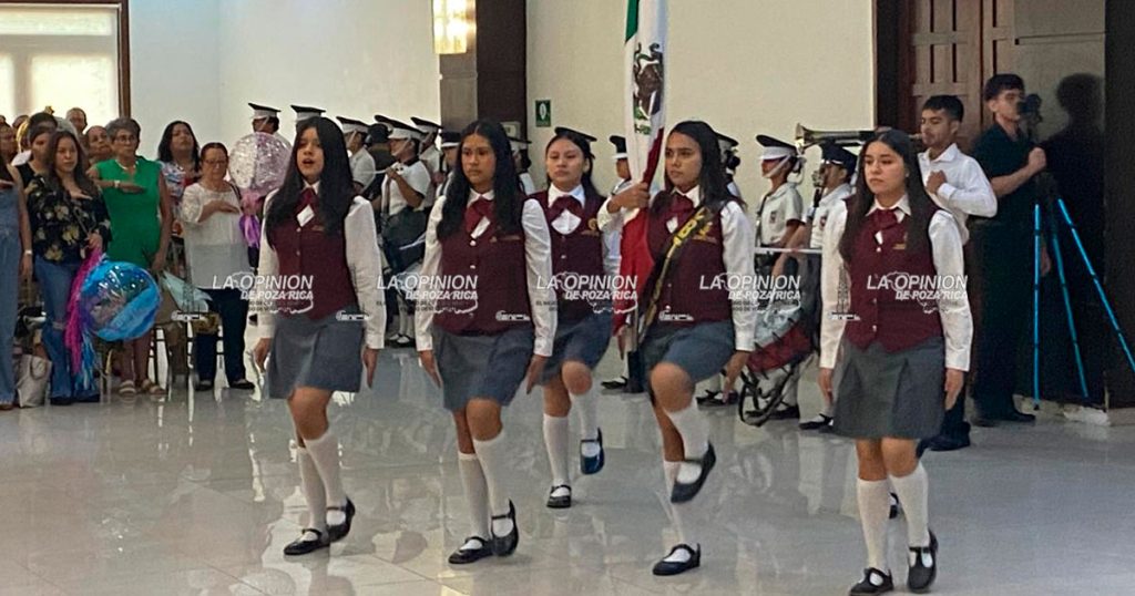 Destacan alumnos del CBTis en aprovechamiento Destacan alumnos del CBTis en aprovechamiento