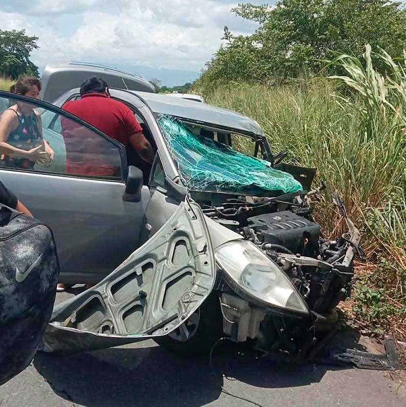QUEDA PRENSADO TRAS FUERTE CHOQUE EN LA CÓRDOBA-VERACRUZ