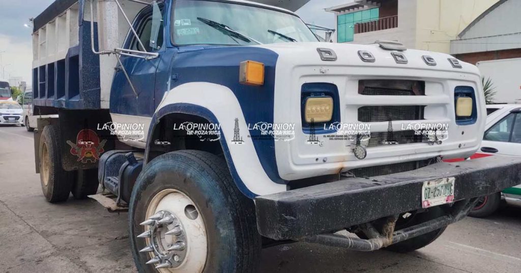 Choque entre tres vehículos provoca afectaciones viales en Plan de Ayala, Tihuatlán