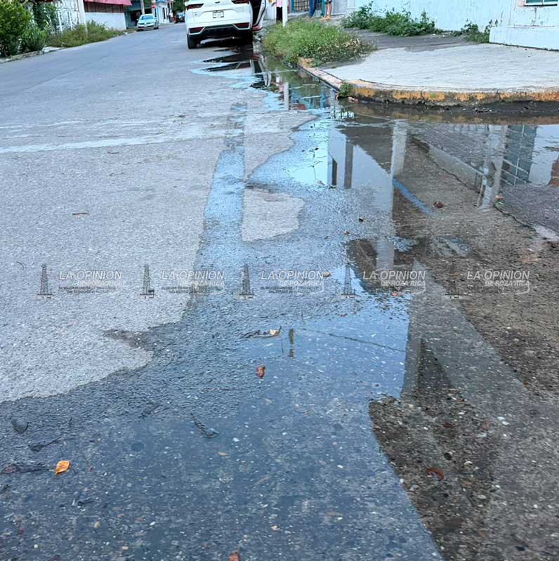 Reportan fuga de agua en la colonia 27 de Septiembre