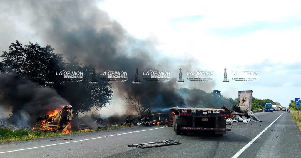 Brutal choque cerca de Naranjos, en la autopista Tuxpan -Tampico