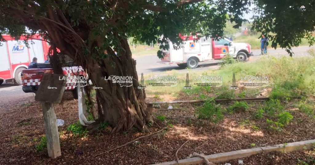 Incendio de maquinaria provoca movilización frente al rastro de Poza Rica