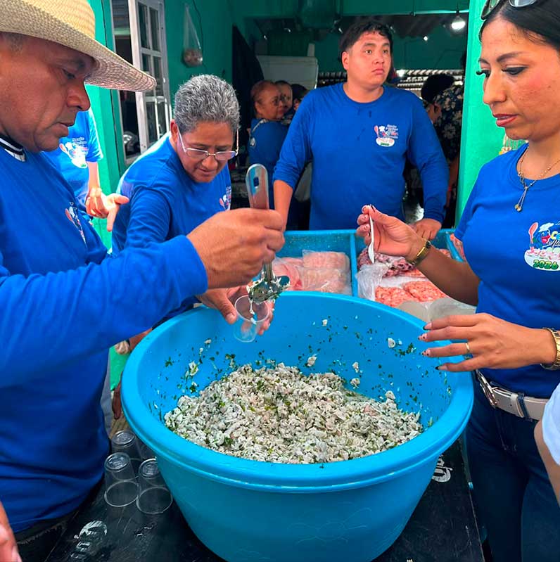Alvarado apuesta por el turismo de "foodies" y realiza media tonelada de ceviche en el Callejón de los Mariscos