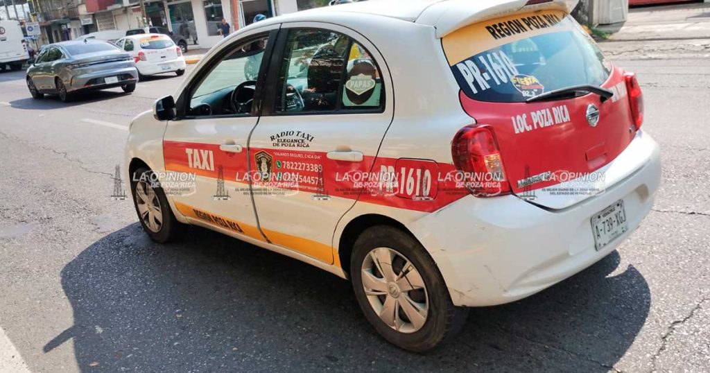 Motorepartidor termina herido tras estrellarse contra taxi en pleno bulevar Ruiz Cortines