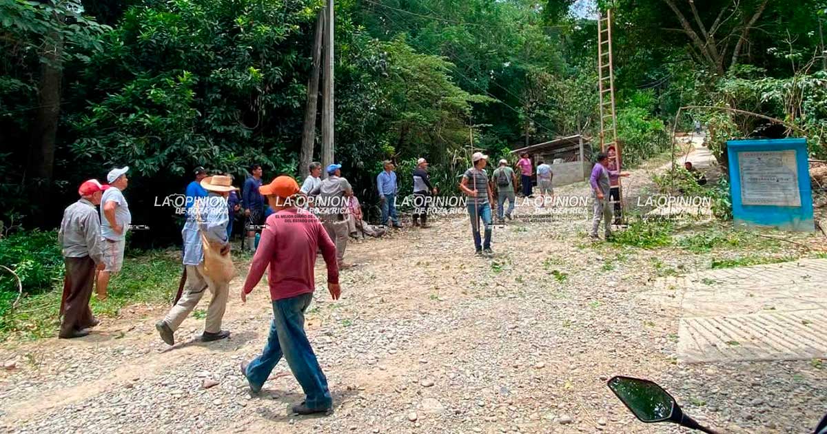 Ejidos realizan faenas de mantenimiento eléctrico