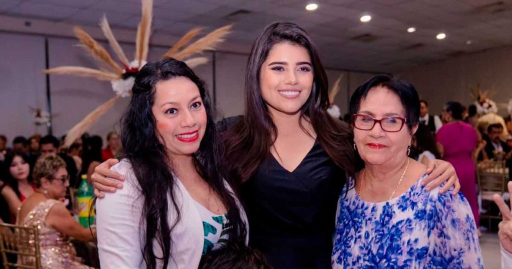 Reconocen a personas adultas mayores con “La Gran Velada” en Poza Rica