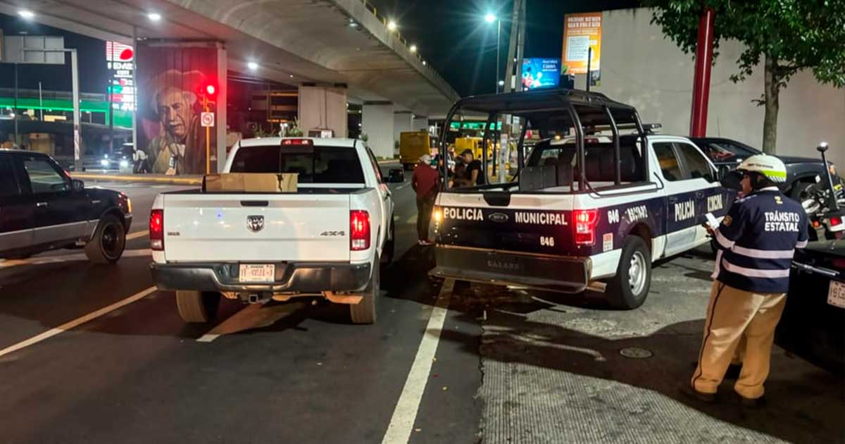 Choque entre unidades policiales causa daños materiales