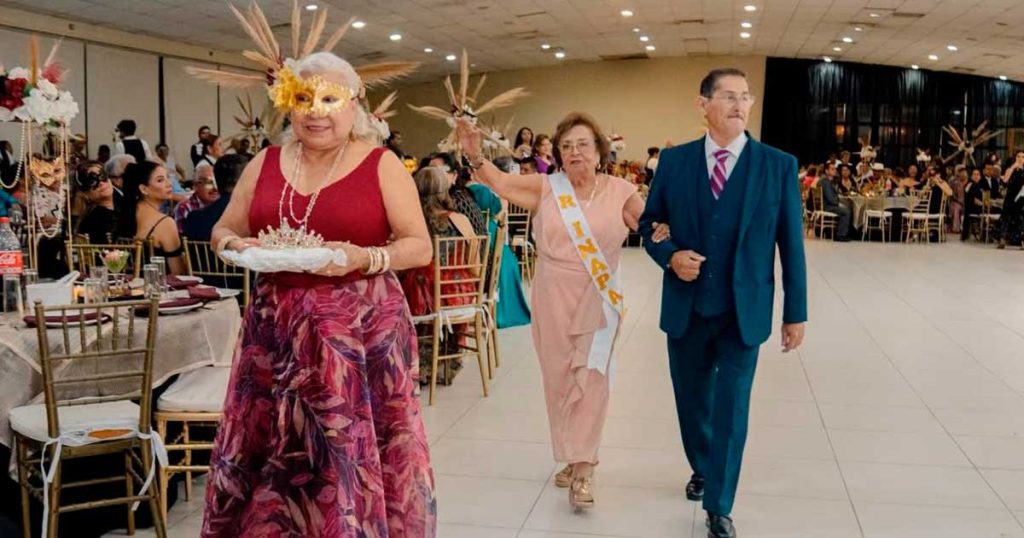 Reconocen a personas adultas mayores con “La Gran Velada” en Poza Rica