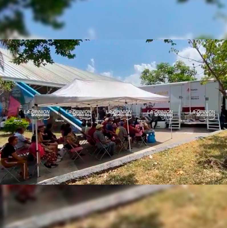 La plaza cívica fue sede para la Unidad Médica Móvil
