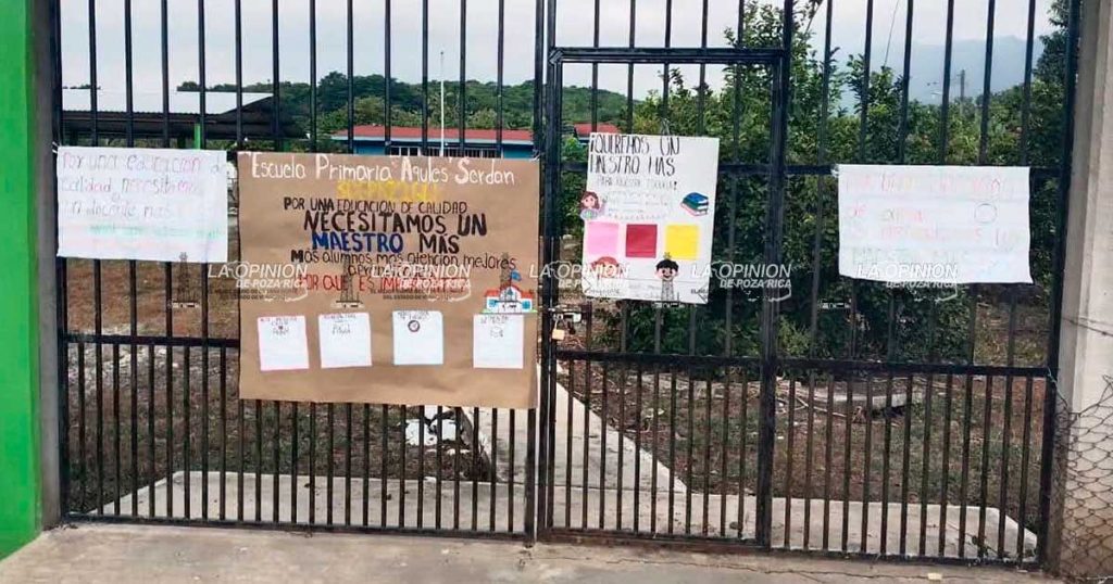 Toman escuela primaria en Tepetzintla