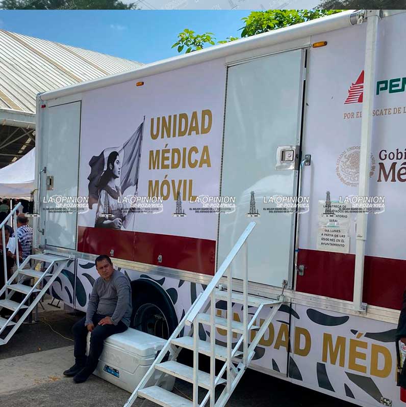 La plaza cívica fue sede para la Unidad Médica Móvil