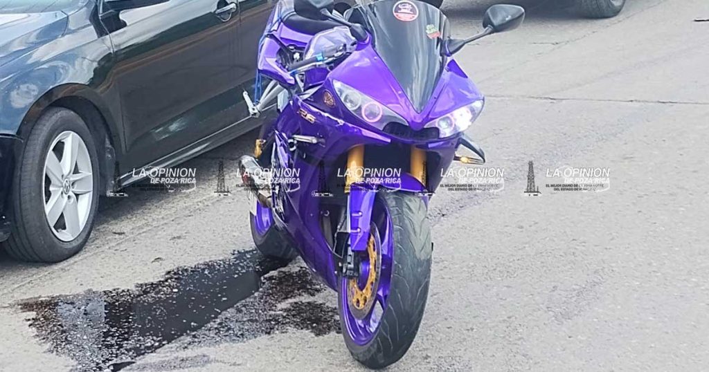 Motociclista resulta lesionado tras impactarse contra camioneta en avenida Puebla
